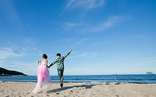 情人按讚！拍婚紗、聽婚禮歌手唱情歌   夏日白沙灣好浪漫