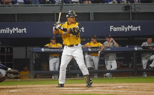 中華職棒／恰恰敲出安打卻跌倒　距2千安只差2支