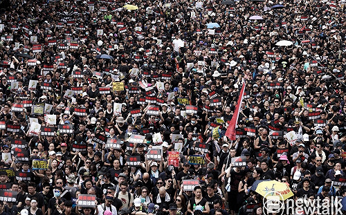 反送中再遊行  郭台銘：政府不能用武器對付人民