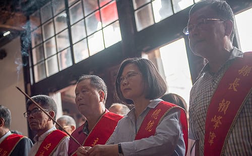 國民黨率團出席海峽論壇攻擊批評政府 蔡英文：情何以堪