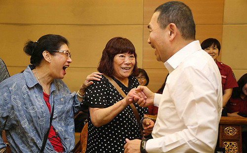 感謝捐贈救援設備  侯友宜期許OHCA出院率達9％