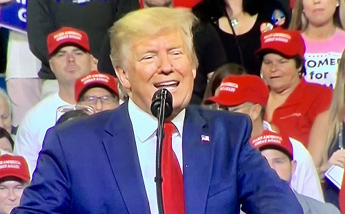 川普正式啟動競選連任  10萬人擠進奧蘭多會場