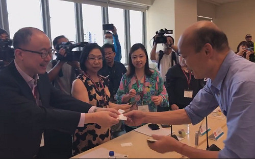 (影)「高雄市長忙什麼」 韓國瑜連開3場直播破「無心市政」