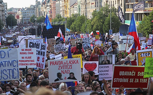 布拉格爆30年來最大抗議  捷克總理涉貪民嗆下台