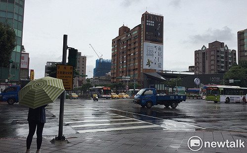 丹娜絲逐漸遠離！各地有雨  高溫上看33°C