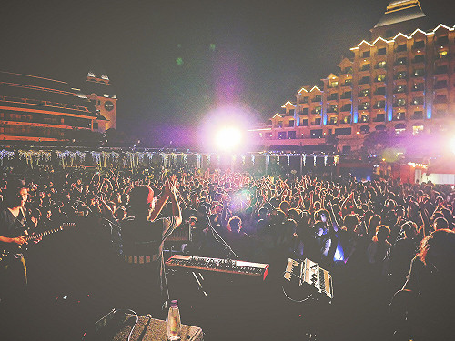 伴夕陽海風搖擺一夏！新北市河海音樂季首度登場