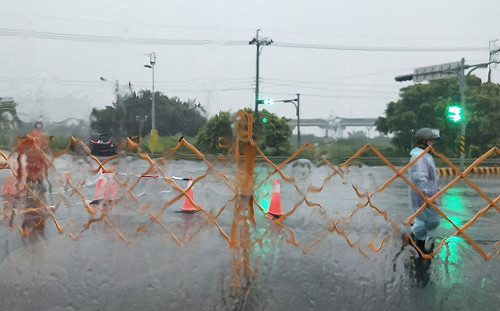 快訊》下班注意！新北二重疏洪道、六號越堤道漫淹水進行管制