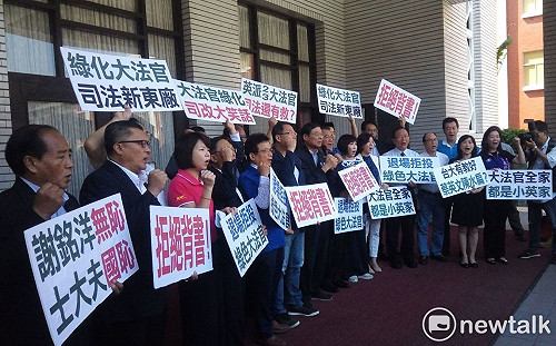 轟「大法官全家都是小英家」 藍拒絕進議場投票