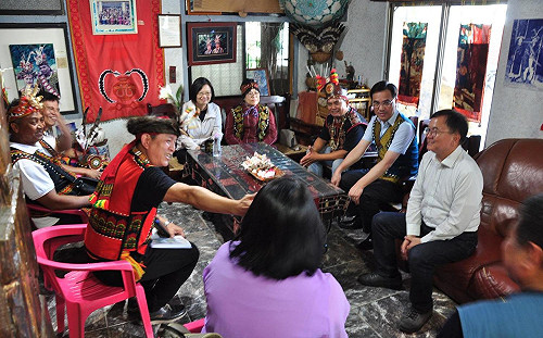 表揚魯凱長老  蔡英文頒發全國首份原住民語褒揚令