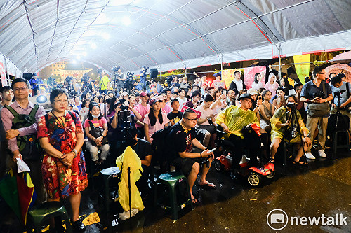 現場直擊》空服員凱道罷工晚會 晚間人數已破千