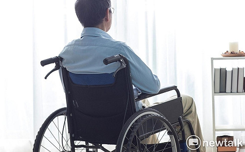 帕金森氏症福音！清大全球最小AI神經晶片加入醫學研究