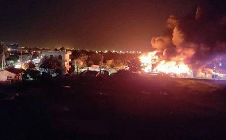 高雄湖內塑膠工廠深夜大火 延燒4.5小時凌晨才撲滅