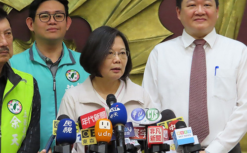 蔡英文：我沒有較怕韓國瑜或郭台銘  他們都很怕我