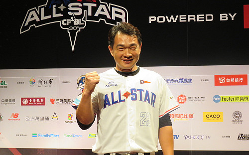 兄弟賽前練習全穿23號 彭政閔引退賽用球有玄機