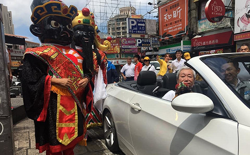 自己的業障自己消！揪團背紙枷感受竹塹先民智慧