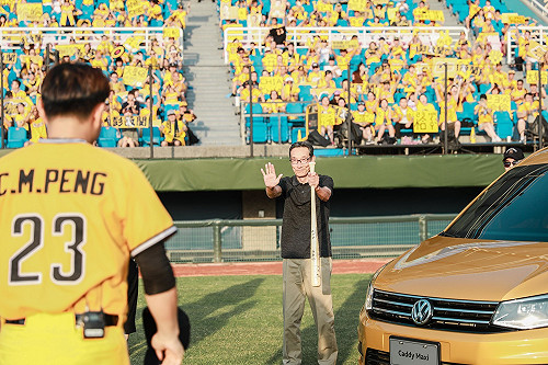 中華職棒／恰恰恩師榊原驚喜現身　「不要忘了我喔！」