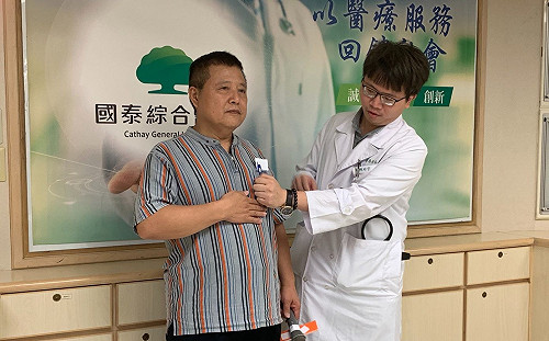 上腹痛竟是心臟病恐猝死！醫師：「兩點」辨別與胃痛差異