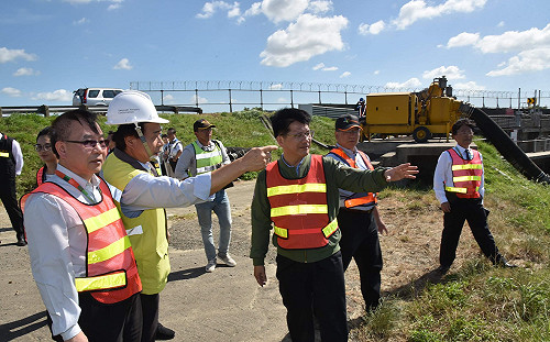 防汛物資都備妥了！林佳龍赴桃機視察防治作為