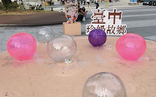 台中珍奶節裝置藝術消風遭批  林筱淇：我們也不滿意