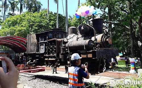 (影)陳列近半世紀嘉義公園老火車頭回娘家 離情依依