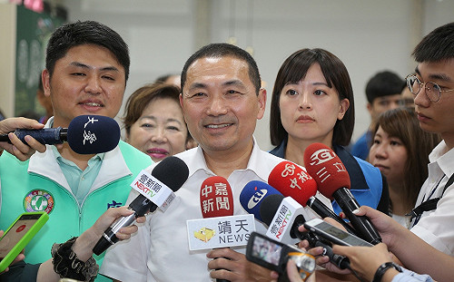 韓國瑜「爬樹」為視察  侯友宜：姿勢隨人選