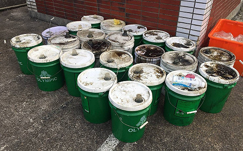 23桶廢機油棄置潮境公園海域 海巡署.基市府聯合鎖定犯嫌