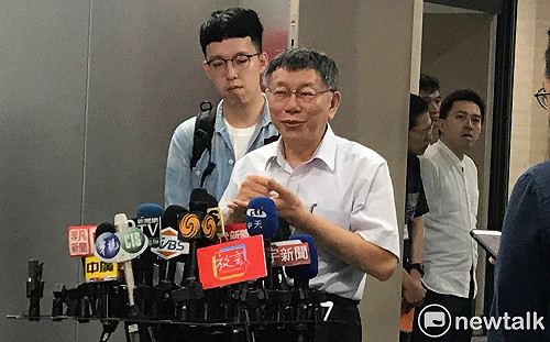 若參選將害小英連任失利？柯P酸：她一開始撿到槍  最近撿到菸