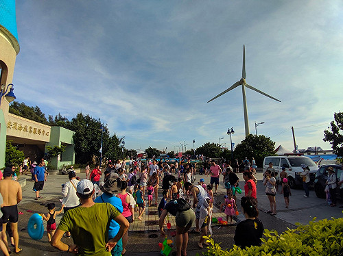 炎熱好天氣！各地高溫上看35°C  東南部局部陣雨