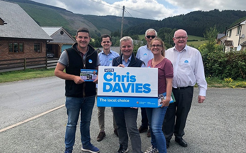 為保全脫歐票數　英新首相為醜聞黨友背書