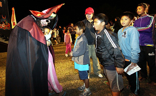 律師葉慶元指13年拿政府3.68億元 紙風車下午3時按鈴提告