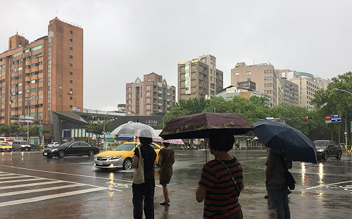 今日降雨稍減！明起鋒面再來一連下4天雨