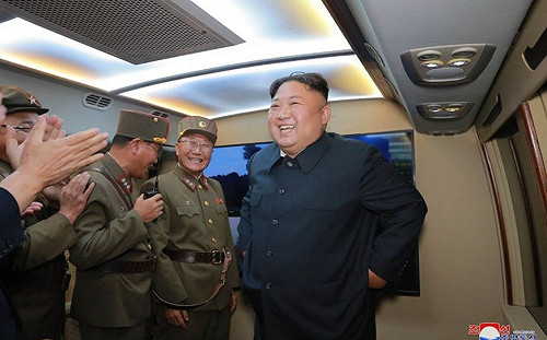 前腳才寫動人信函給川普 金正恩後腳又射飛彈