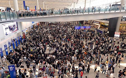 香港機場關閉  謝金河悲觀：國泰航空重返10年前金融海嘯