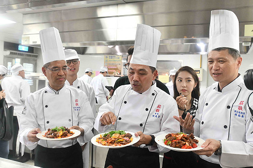 侯友宜化身型男主廚 鼓勵役男學習第二專長