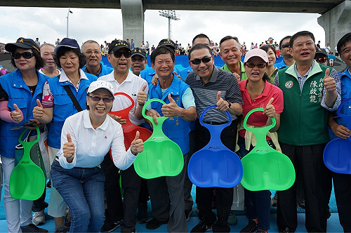 全台唯一！新北大都會公園滑草場啟用