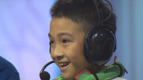 （影）披著國旗比賽！10歲孩童吳比奪寶可夢世錦賽青少年組冠軍