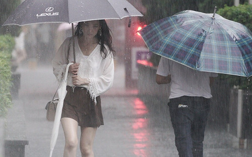 快訊》中央發佈災防訊息！午後對流旺盛 雙北慎防大雷雨