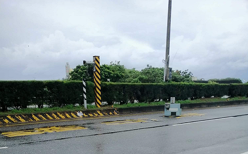 白鹿颱風強勁襲東台灣！台東測速照相機遭「斷頭」