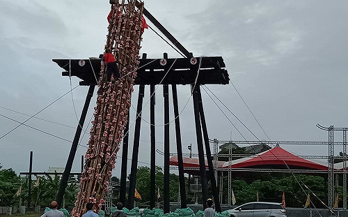 白鹿災情》宜蘭掃到颱風尾 頭城搶孤飯棧遭吹垮