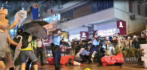 港警證實向示威者開槍示警 反送中以來首次