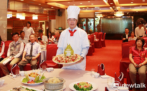 推廣台南文旦 黃偉哲化身主廚上菜