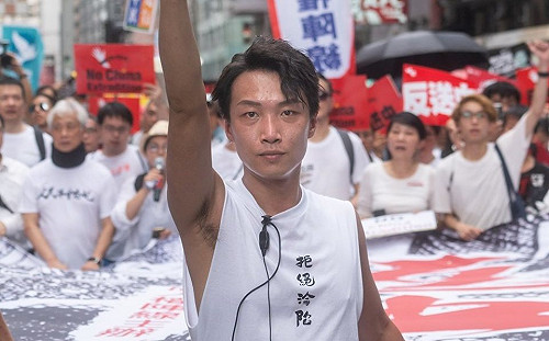 反送中》民陣召集人岑子杰街頭遇襲 蒙面人刀棍逞兇