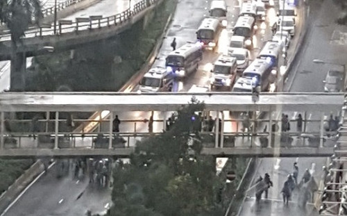 反送中》催淚彈、顏色水都上陣！網友監測速龍往金鐘移動