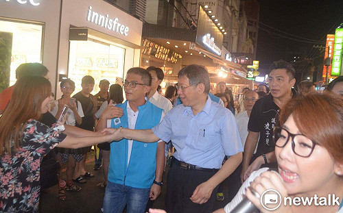 (影)柯Ｐ嘉市夜市刮旋風 友柯議員凌子楚動向受矚目