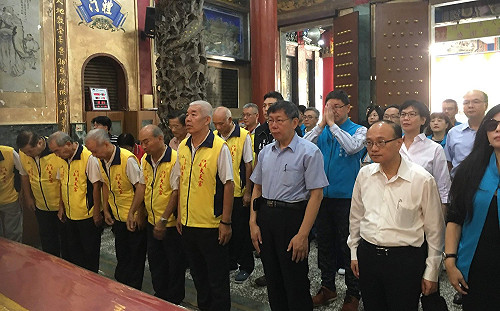 柯文哲嘉義市大天宮參拜　遭嗆 「為何屈服中國？」