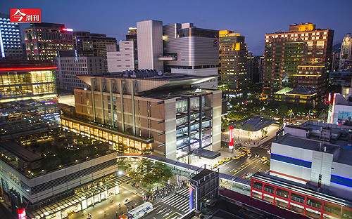 今週刊》為何這彈丸之地可養14家百貨？微風南山不畏高租金！遠百A13十月也要跳進來！