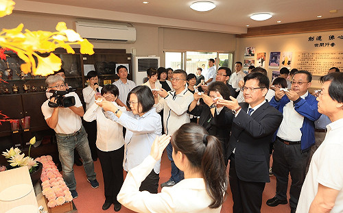 中部聞人呂崇民之父呂國震逝世  蔡英文率要員慰問致哀