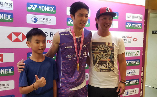 羽球／蔡英文親臨小巨蛋加持　周天成主場霸氣奪冠