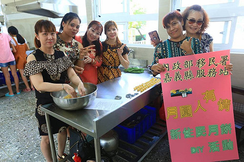 新住民DIY月餅　享受做慈善的喜悅