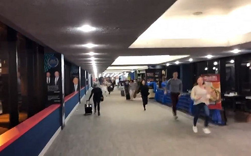 美地勤高喊疏散引發機場大奔逃 陸媒 : 歧視華裔惹的禍